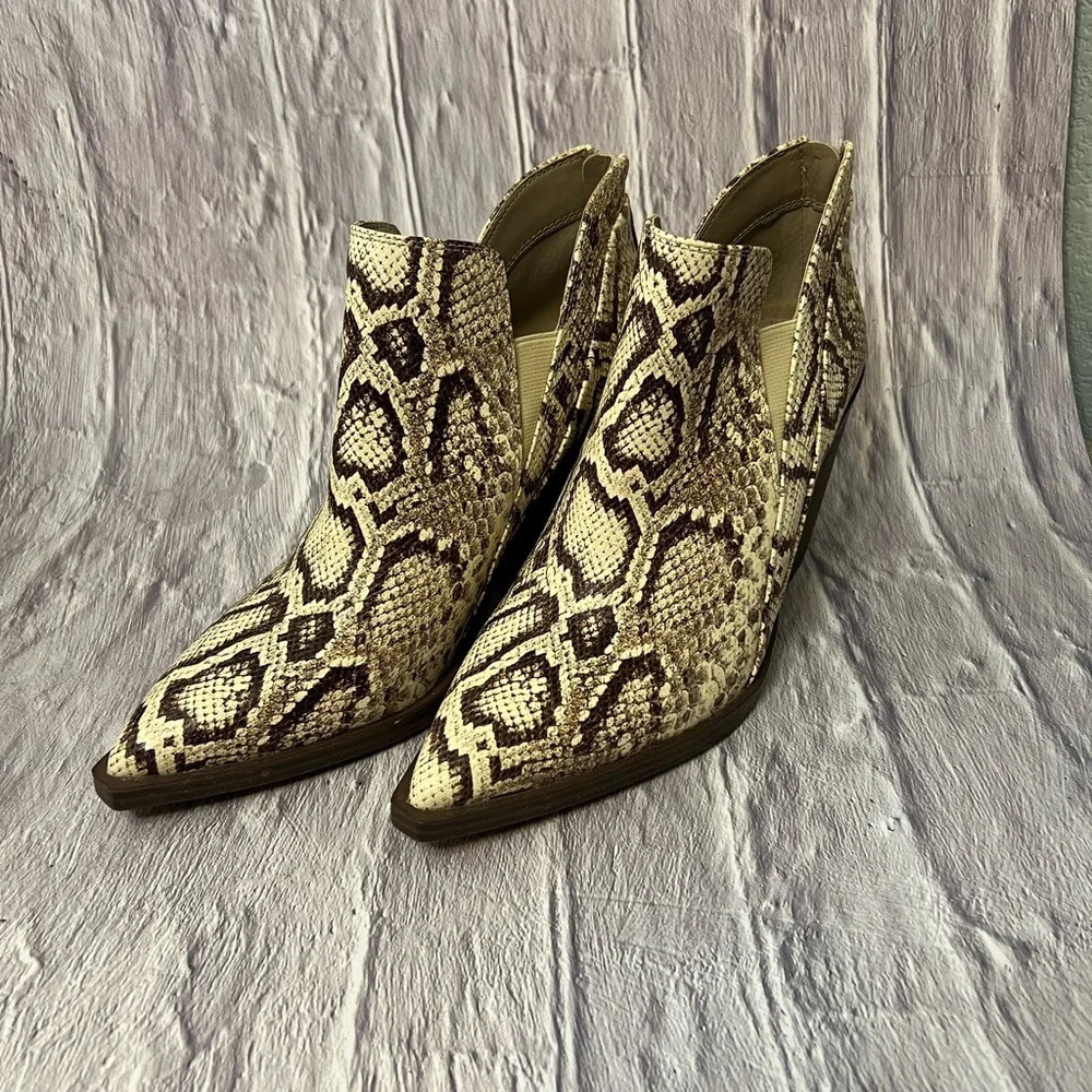 Vince Camuto Bootie Size 9 - Picture 4 of 7